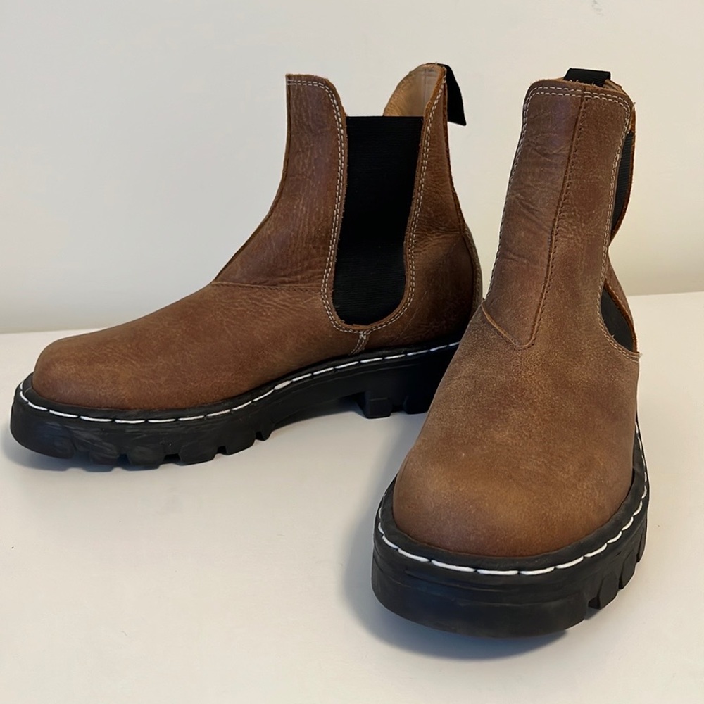 Women’s Roots Canada chunky Chelsea boots in brown size 7.5